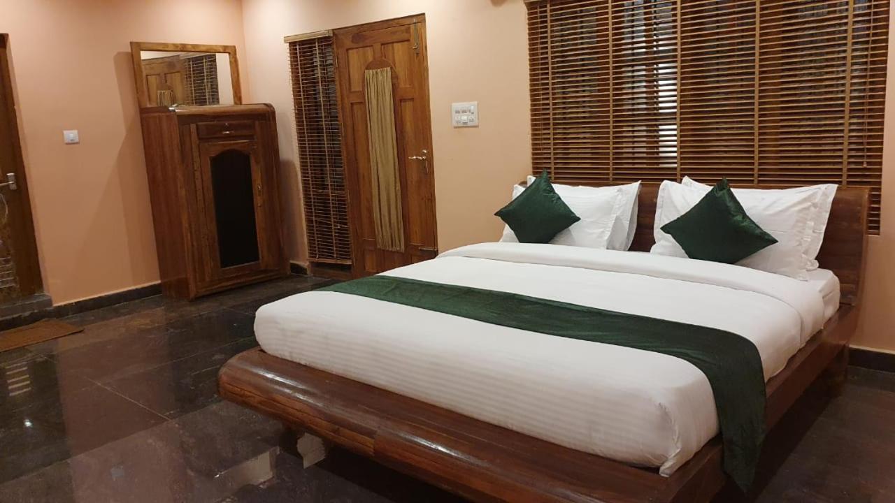 Elephant Valley Resort Pulpally Bagian luar foto